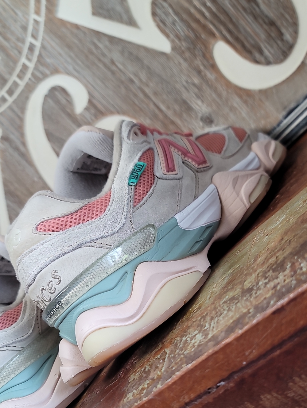 ๐ฅ Rare New Balance 9060 'Inside Voices' "Penny Cook Pink" Wmns 7 Good Conditon. - Picture 12 of 16
